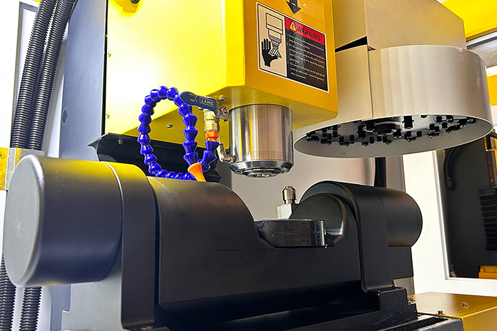 Small 5-Axis Machining Center VMC300