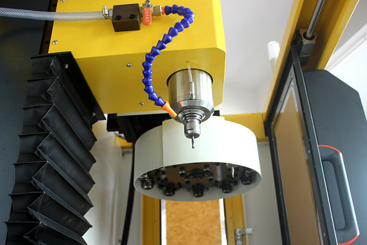 Small 5-Axis Machining Center VMC300 screenshot 5